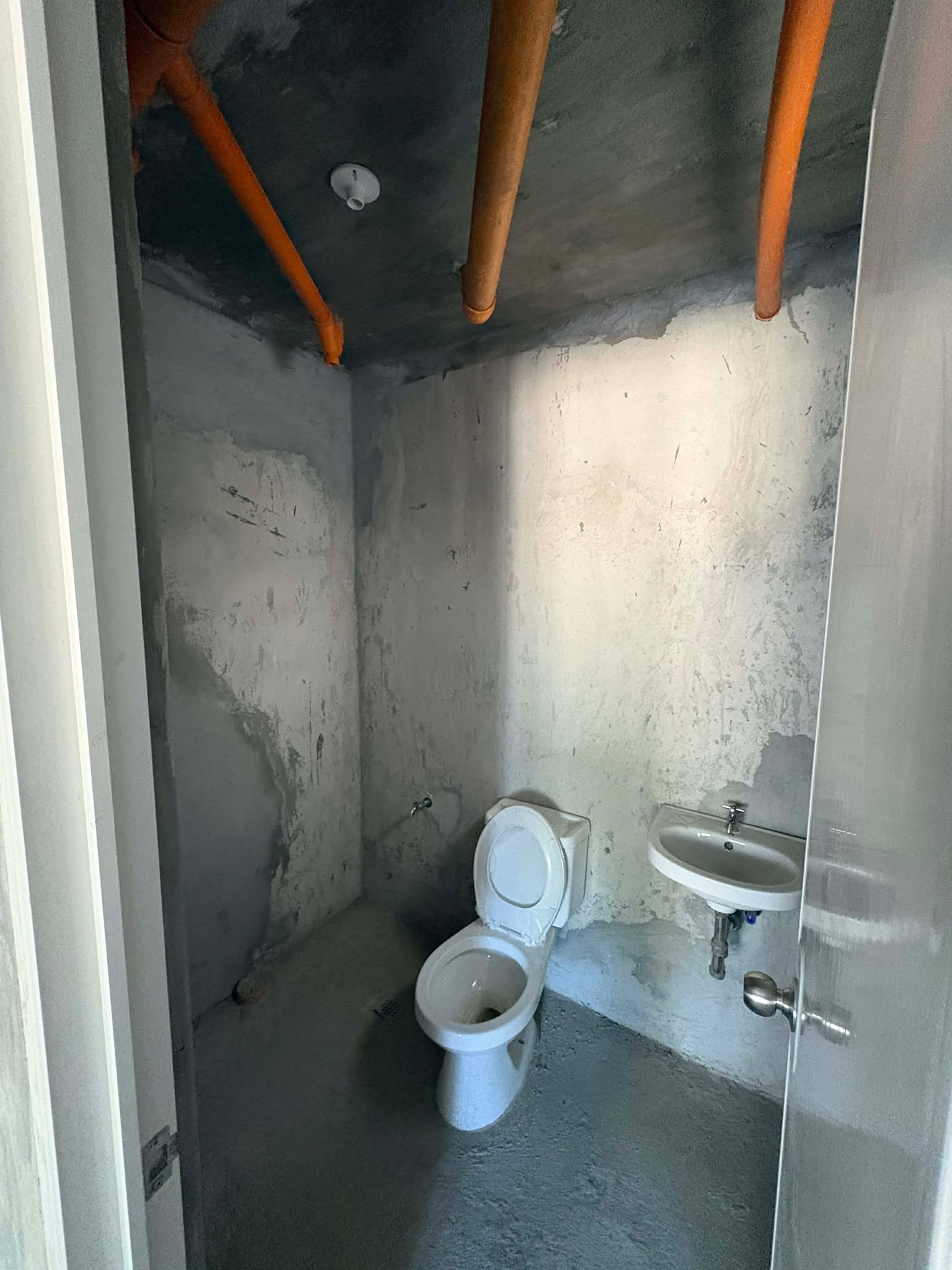 Sapphire Bathroom 1